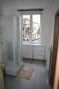 Kot 3 - Douche et WC privés (photo 1)